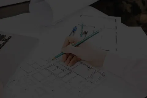 Planos de obra civil y plan de remodelación de un espacio corporativo, en etapa de planificación.